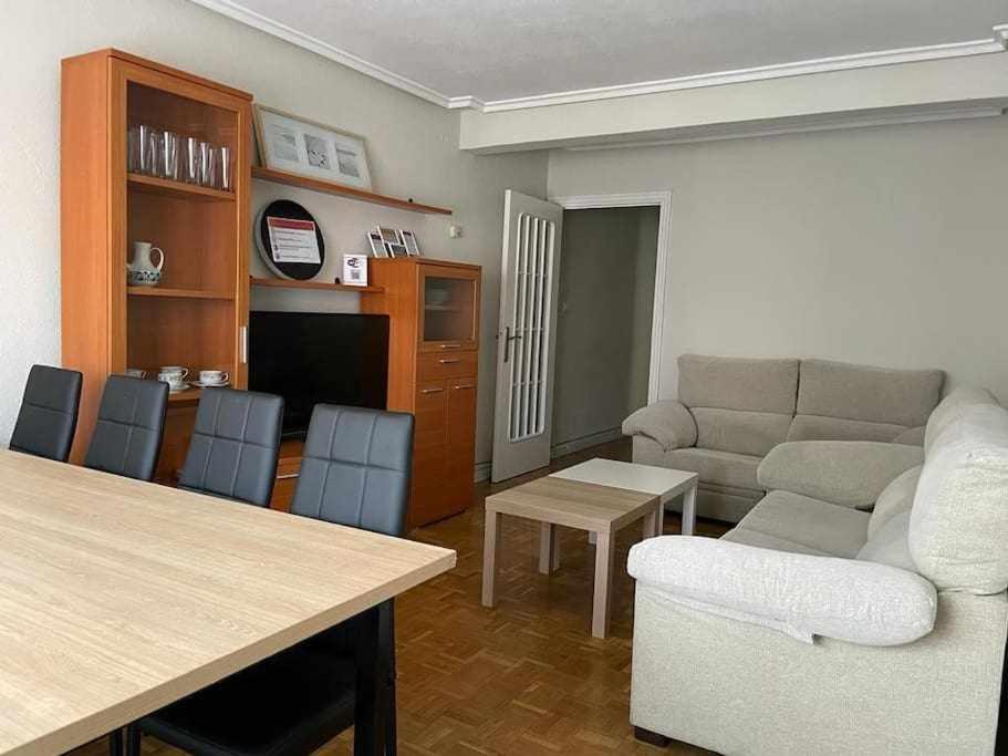 Oak Apartment Leon Bagian luar foto