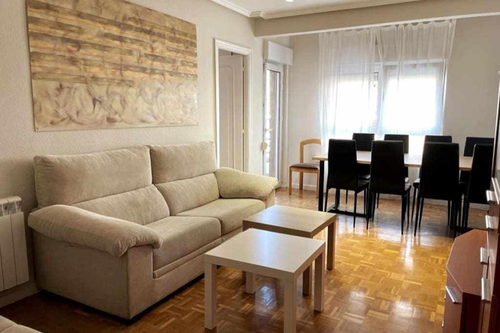Oak Apartment Leon Bagian luar foto